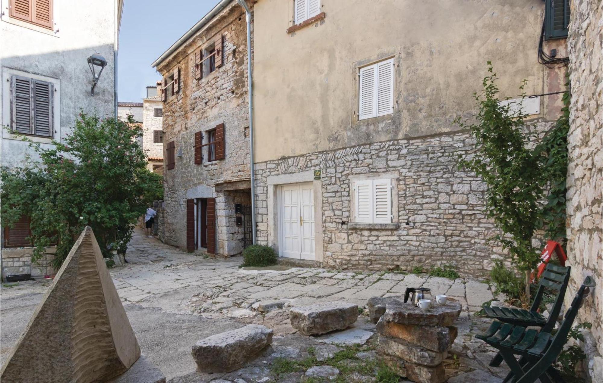 2 Bedroom Stunning Home In Bale Kültér fotó