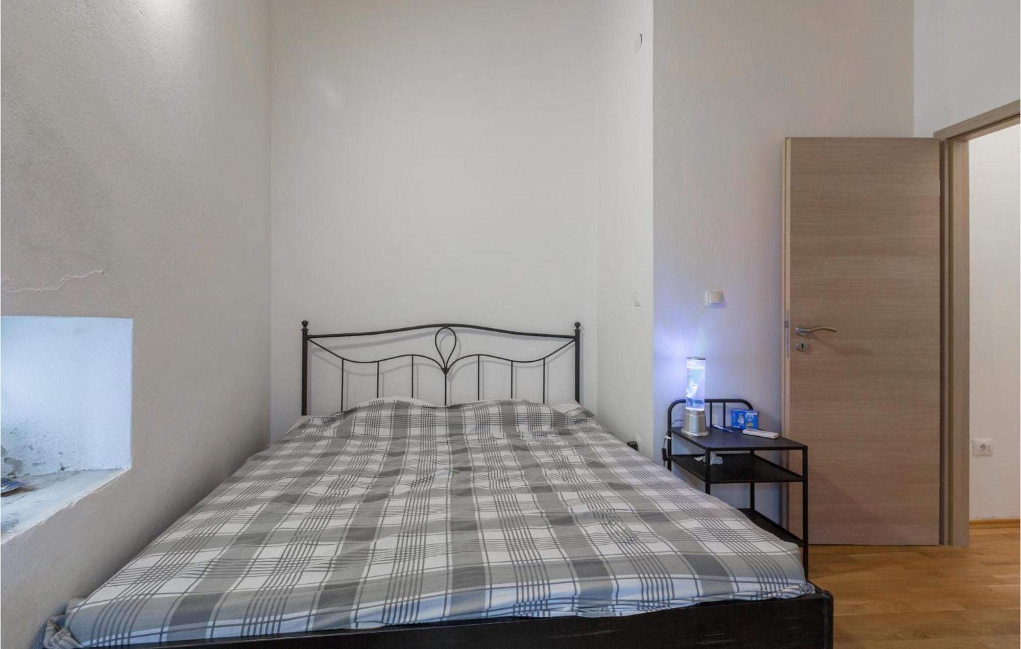 2 Bedroom Stunning Home In Bale Kültér fotó
